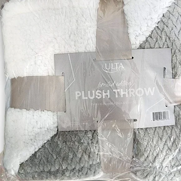ULTA Beauty Sherpa Plush Throw Blanket Gray & White 50x60 NWT - Picture 2 of 8